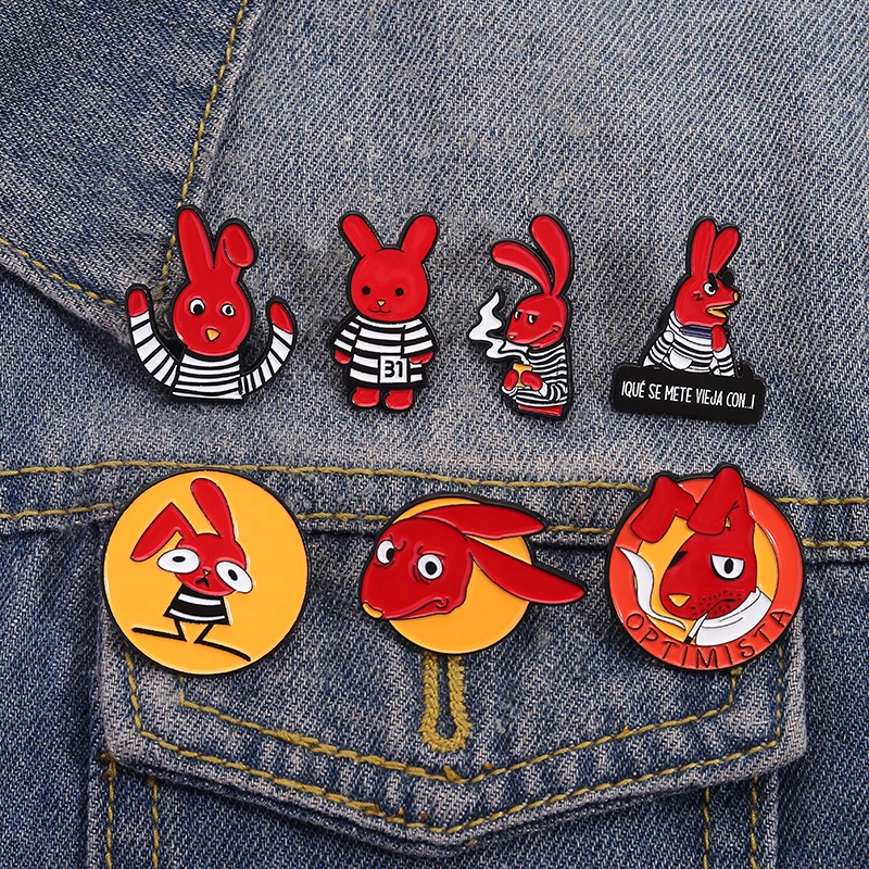 Humor Komödie Anime Filme Charakter Emaille Pins Cartoon Rote Ohren Kaninchen Brosche Rucksack Revers Abzeichen Schmuck Geschenke für Freund – Detail 7