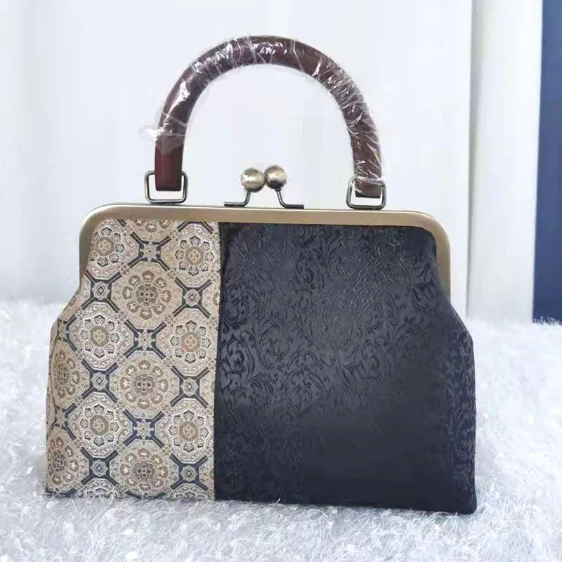 

Classic Flowers Chain Women Shoulder Crossbody Bag Chic Lay Bag Vintage Fashion Women Mother Gift Bags Women's Handbags