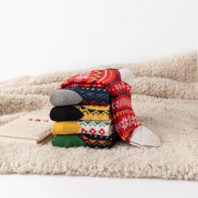 Winter fashion warm socks Knitted wool Christmas socks Striped Snowflake Christmas gift socks Thickened warm women's socks