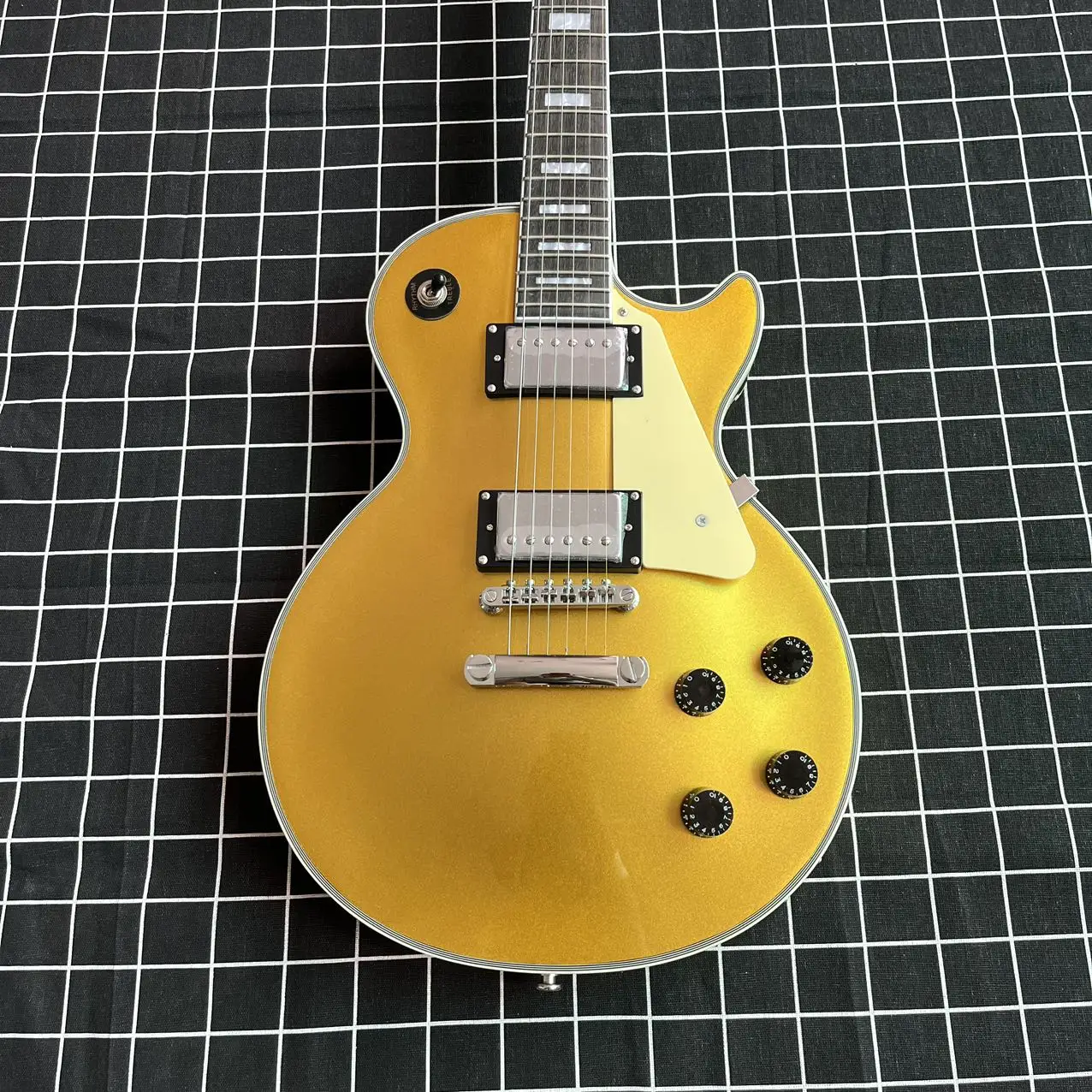 

Factory customized electric guitar Mahogany body, rosewood fingerboard, 3 days from stock