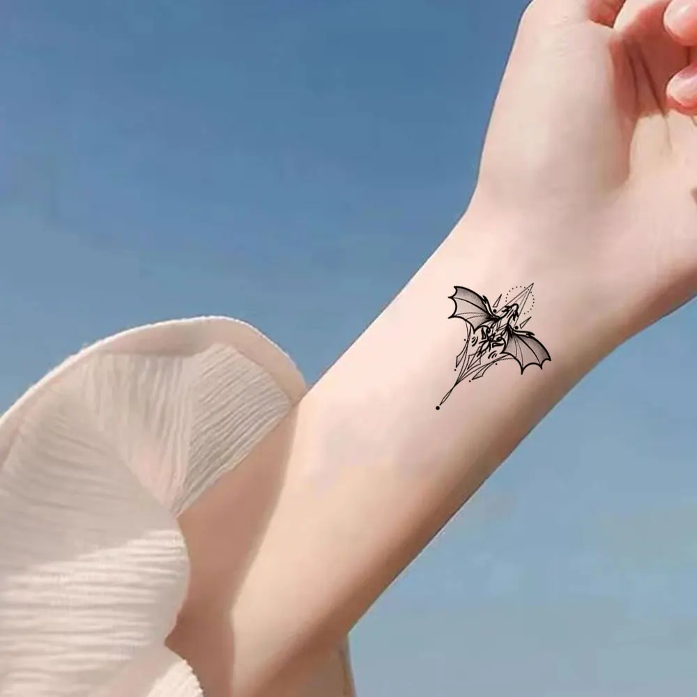 Desenho Tatuagem Minimalista: O Que Realmente Funciona Para Quem Quer Uma  Marca Sutil e Duradoura?, image size:1000x1000