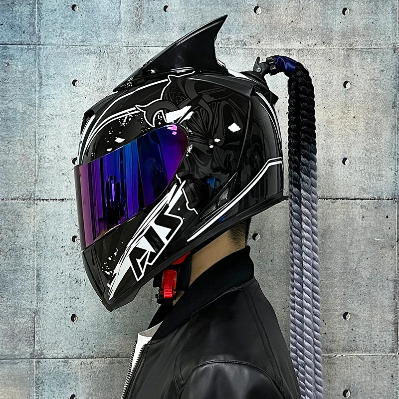 thumbnail image 1 of Casco integral para motocicleta, casco de seguridad para montar en moto, doble lente, casco de carreras, trenzas individuales, cuernos, 1 of 5