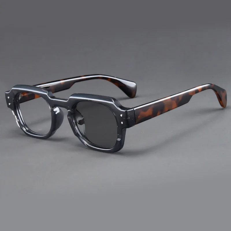 Stylish Oversized Photochromic Grey-tinted Reading Glasses for Trendy Eye Protection