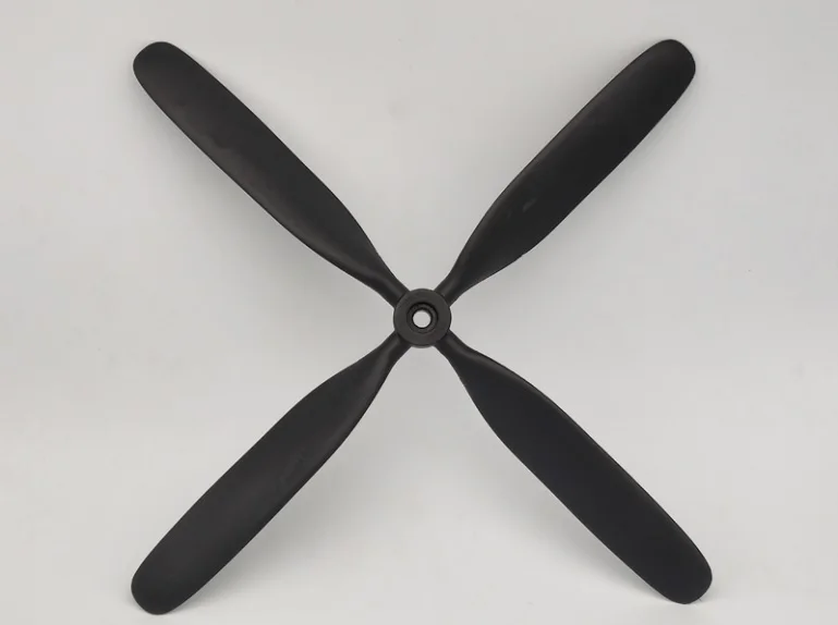 Hélice 4 pales pour avion RC P51 1200mm rouge, détaillant le moyeu central et les fixations.