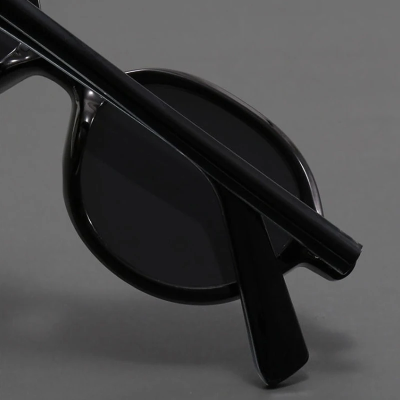 Vintage-Inspired Green Round Sunglasses with Leopard Print Accents and UV400 Protection