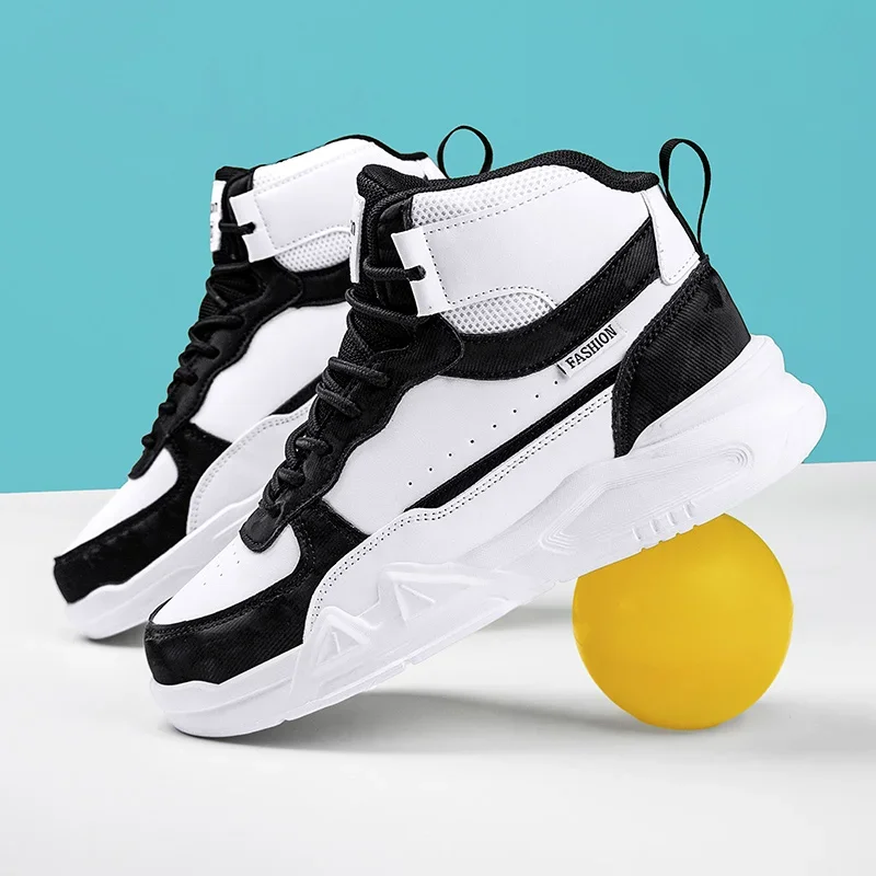 حذاء رياضي للأطفال