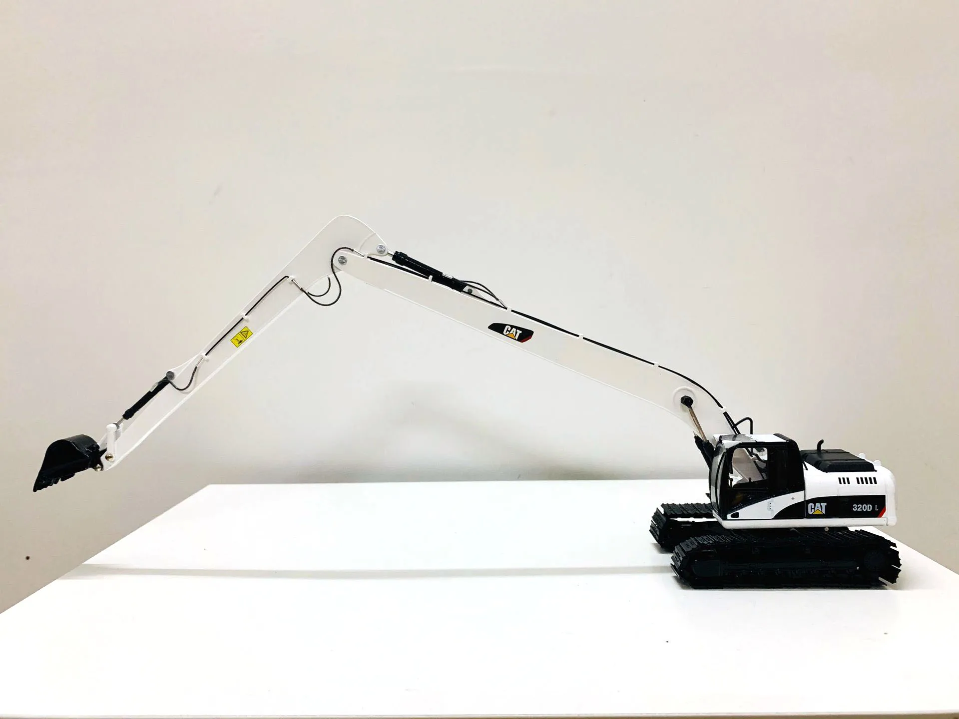 Cat 320D Long Reach Excavator White 1:50 Scale Die-Cast Metal Model Engineering Vehicles