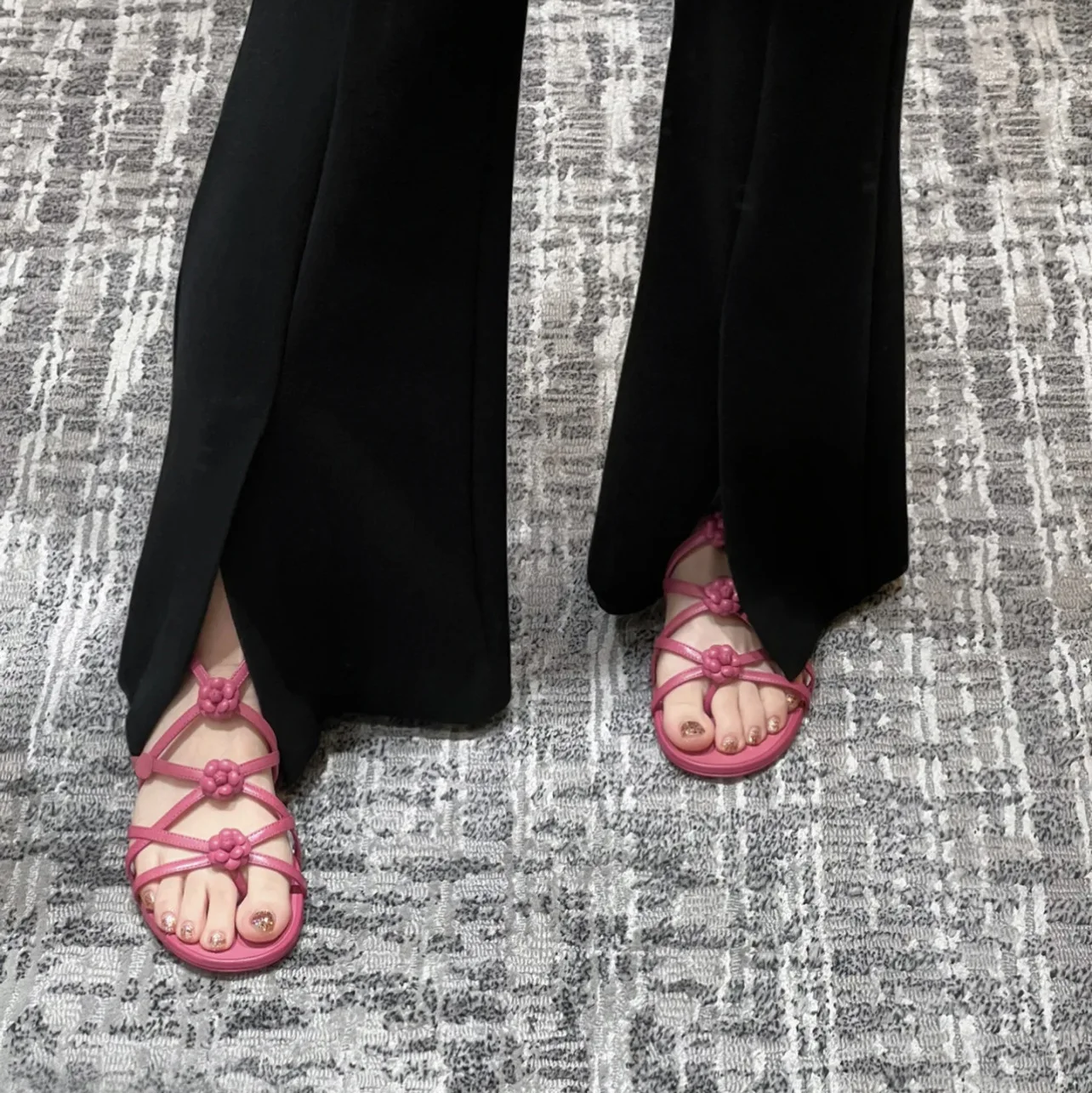 Small Fragrant Mountain Camellia Woven Versatile Flat Sandals Women's 2023 New Spring/summer Hollow Caligae Sandals