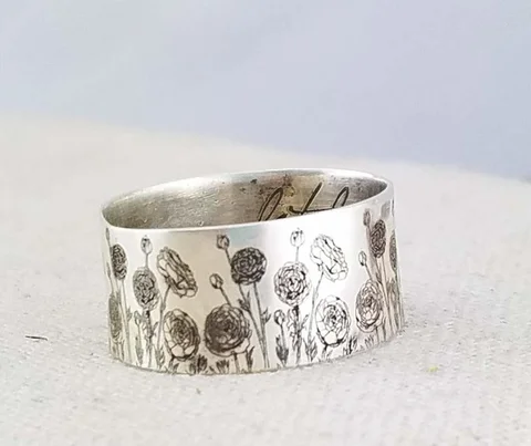 Personalized Inspiration Carved Flower Ring for Women Men Bohemian Handmade Metal Ranunculus Ring for Female Jewelry