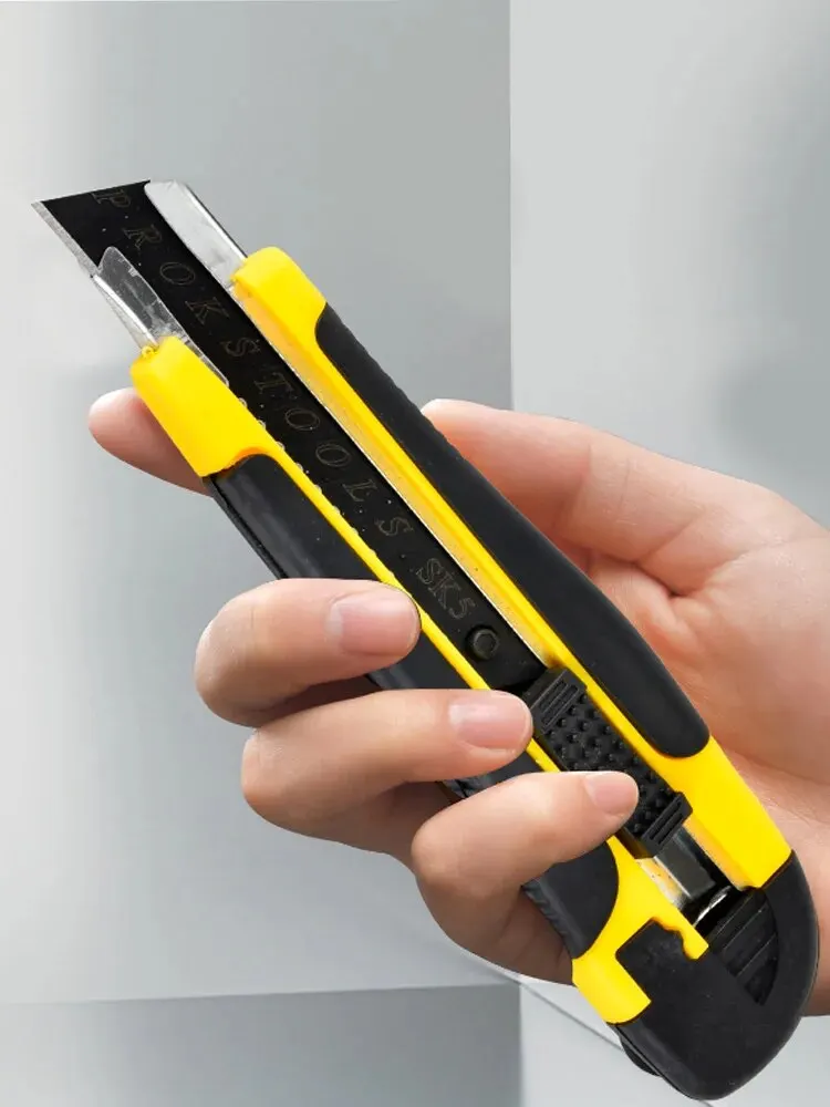 Utility Knife with Retractable Heavy Duty Snap Off Blade for Cardboard Boxes