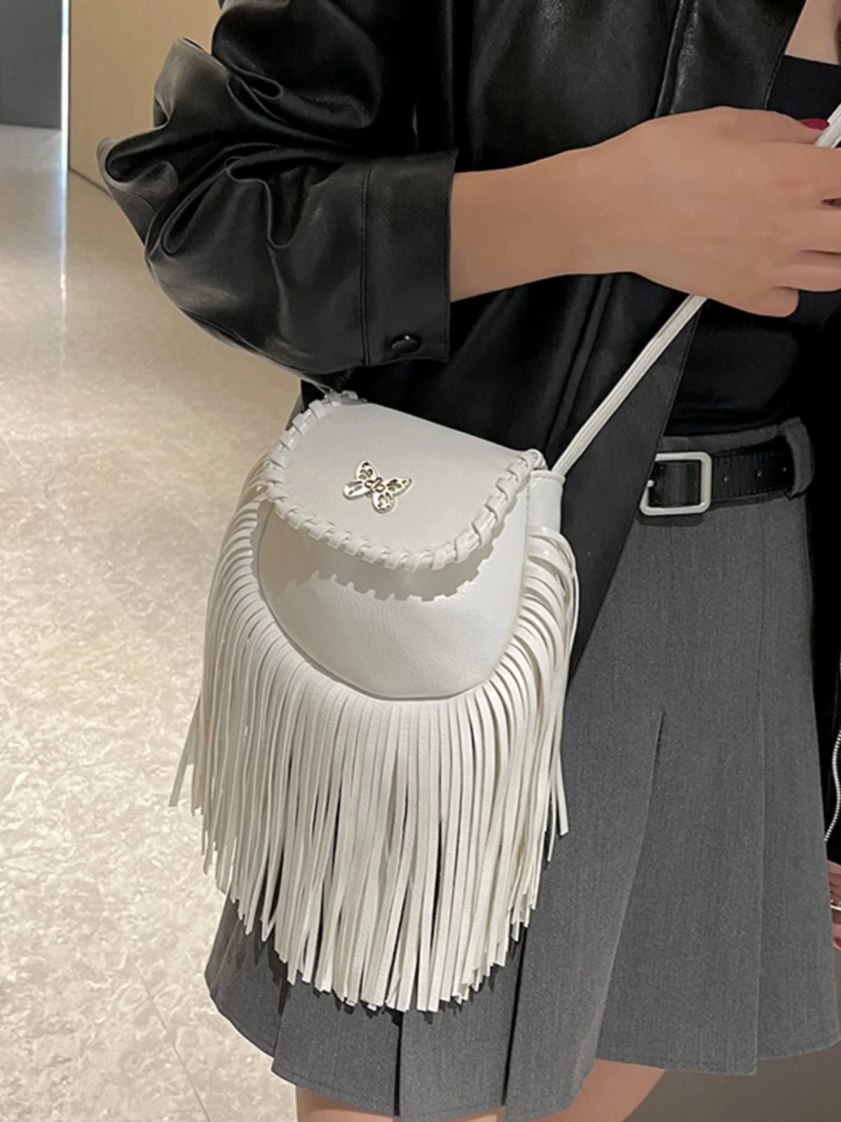 

Minority design bag 2023 new handbag messenger bag tassel saddle bag