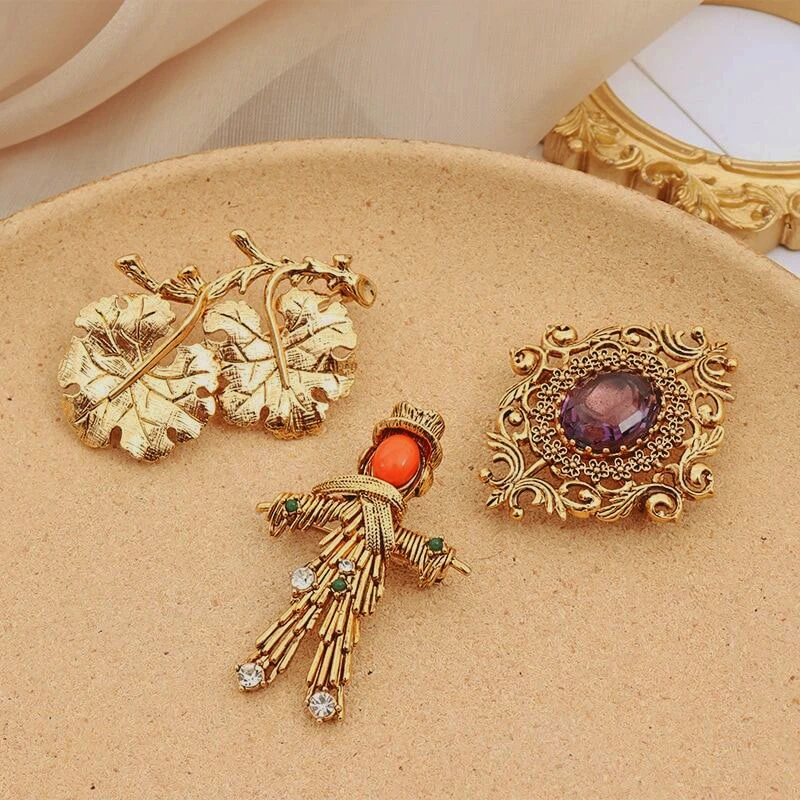 

Genuine Gold Rhinestone Brooch Vintage Female Pin Ins Fashion Personality Temperament Accessories Wedding Dinner Gift