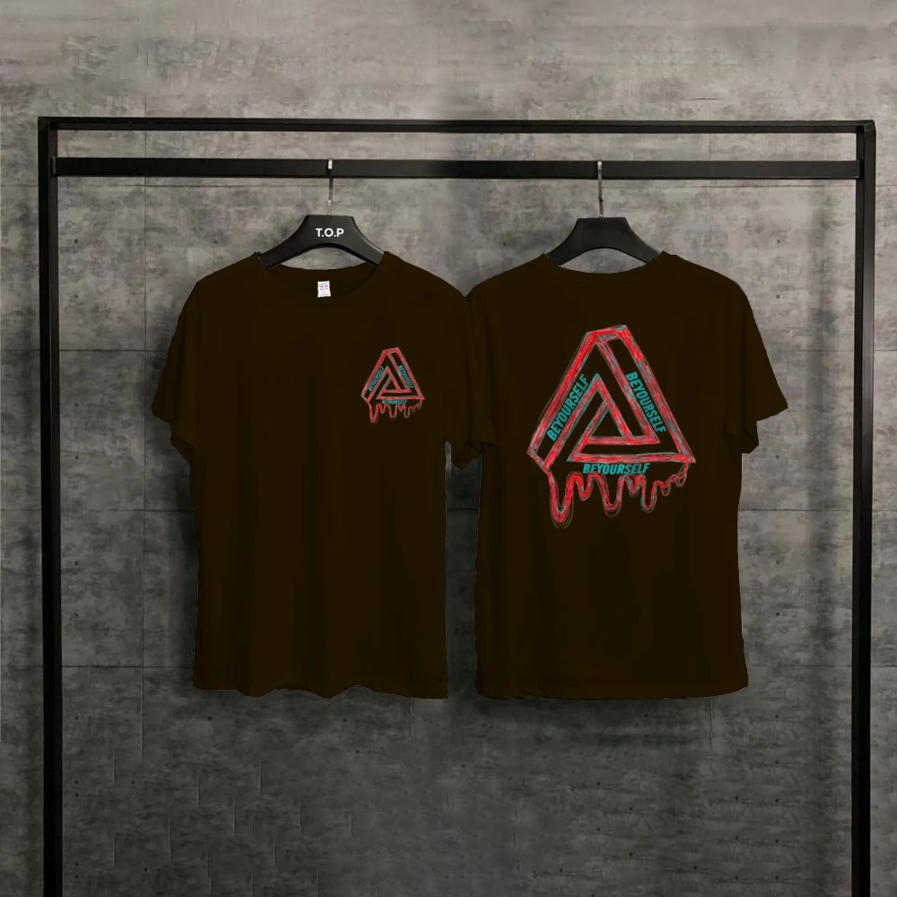 T-shirt in cotone da uomo con stampa triangolare del designer Camicia sportiva da strada Abbigliamento moda casual da donna unisex_voghion.com