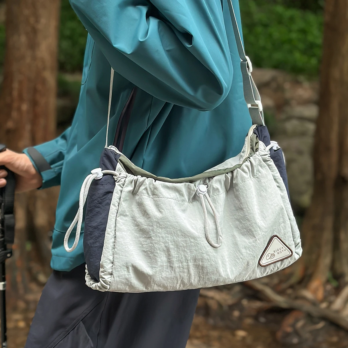 Large-Capacity Mountaineering Travel Bag for Women, Lightweight Foldable Short-Distance Business Trip Travel Bag, Shoulder Bag, Sports and Fitness Bag for Men