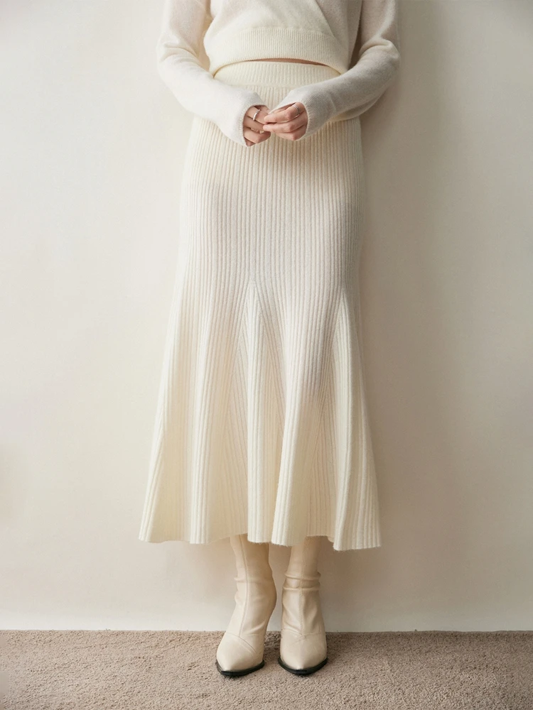 Cashmere skirt elegance