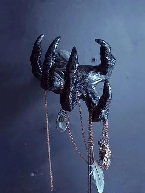 1pc Resin Claw Hand, Halloween Decorations, Wall Mounted Creepy Reaching Hands with Lighted Candles, Life-Sized Horror 5