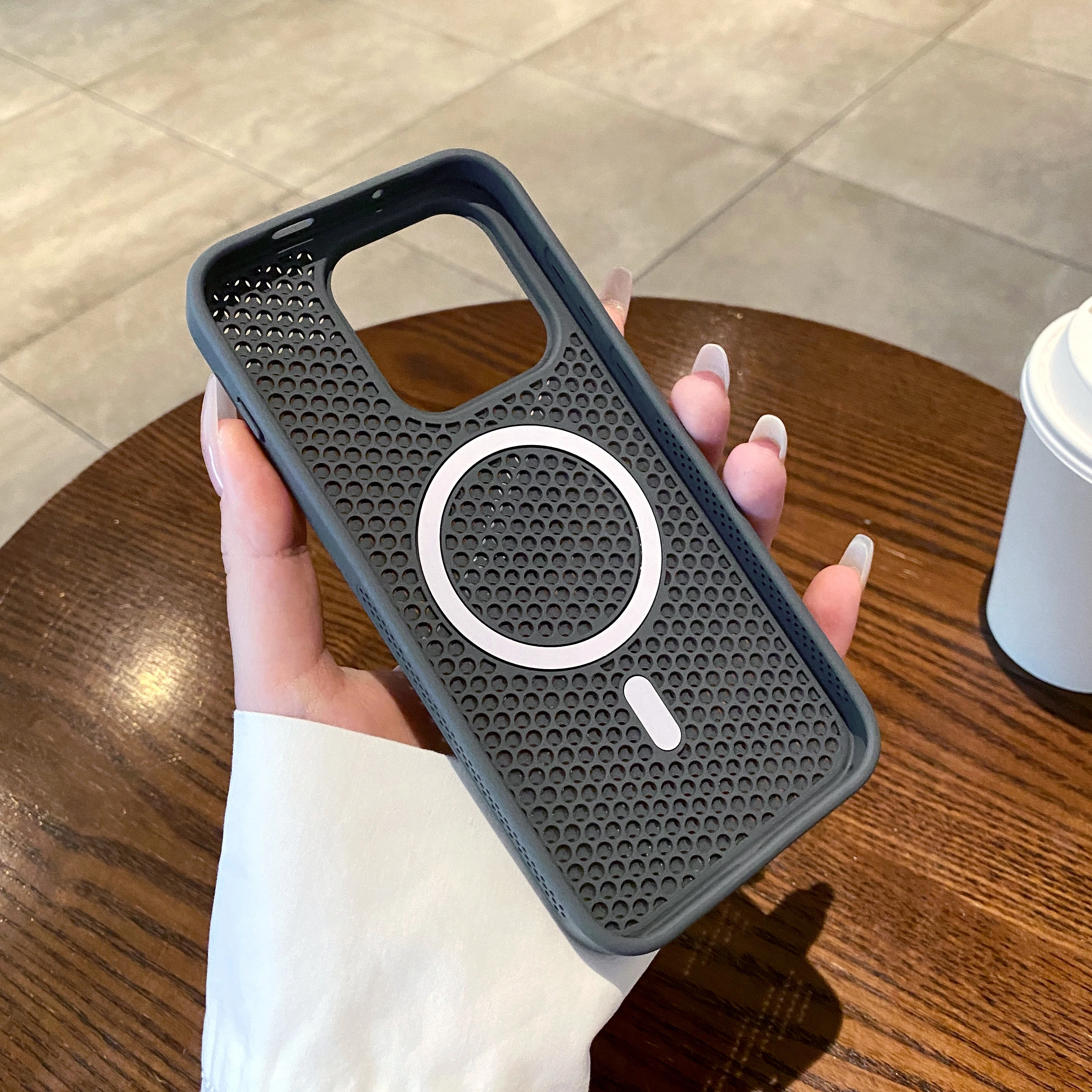 Magnetic Cooling Heat Dissipation Phone Case with Breathable Hard Back Cover