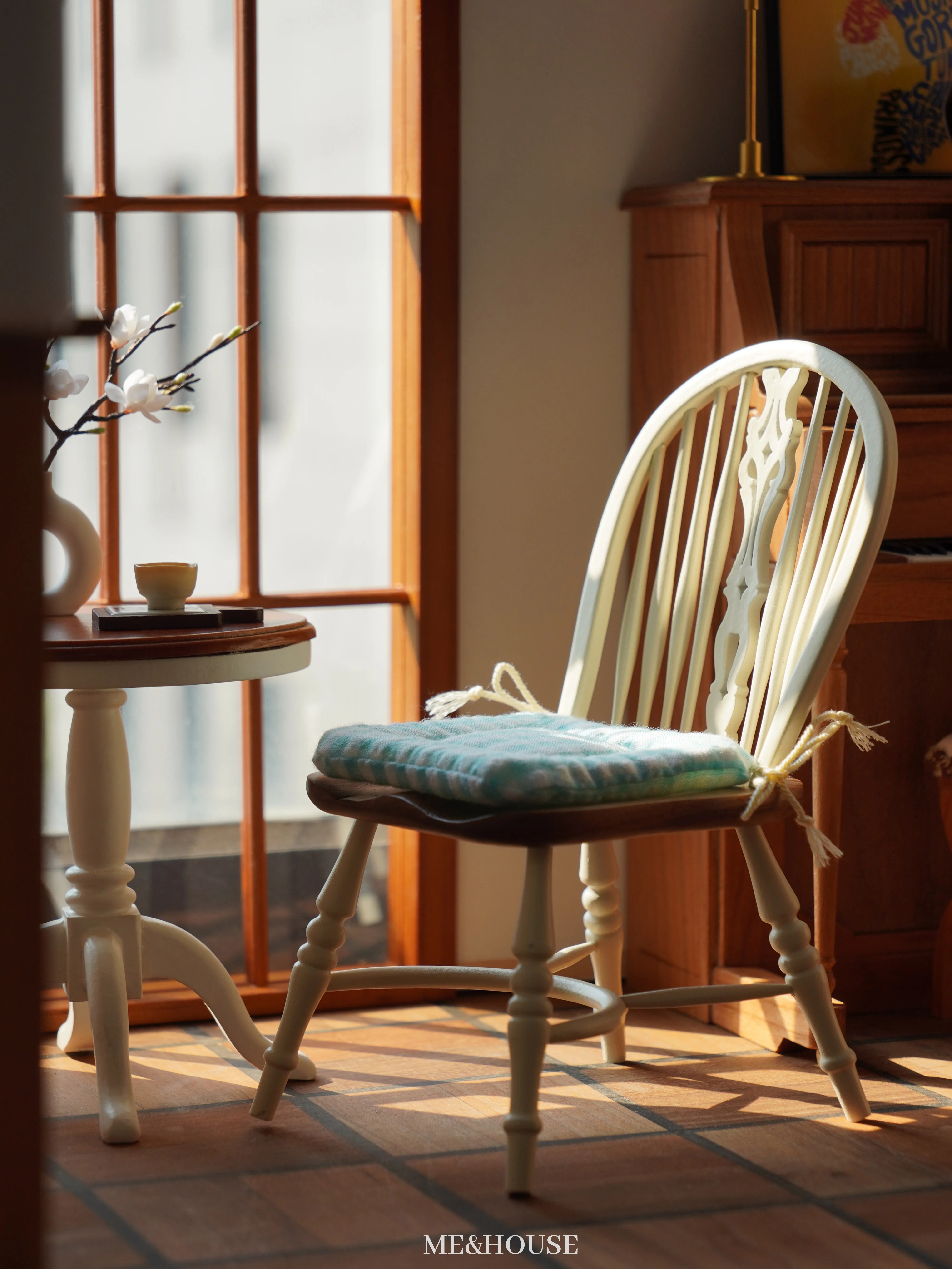 1/6  Dollhouse study Room Accessories  Mini Furniture Vintage Windsor chairs/armchairs/desks and chairs 5