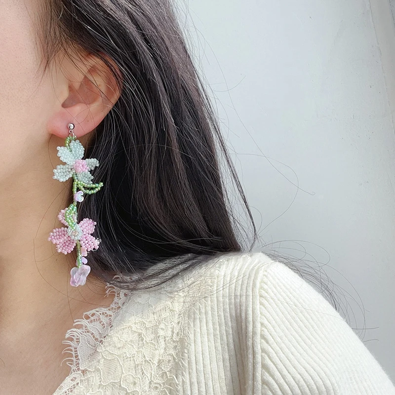 정교한 꽃 귀걸이 수제 비즈 장식 과장된 꽃 귀걸이 우아한 꽃무늬 롱 귀걸이 도매 맞춤 포장