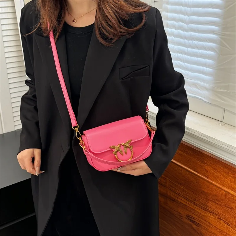 Elegant Retro Luxury Chain Mini Crossbody Bag Minimalist for Casual Shopping Weekend Activities