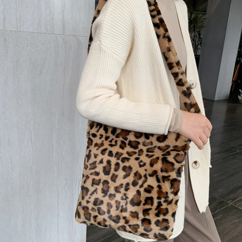 Leopard Print Plush Women's Shoulder Bag Fashion Retro Warm Handbag Large Capacity Casual Messenger Bag