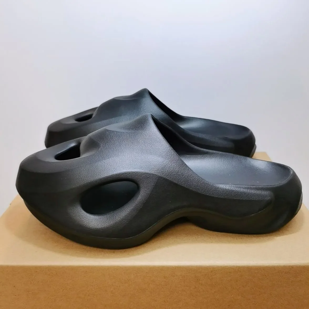 

Brand High Quality Women Slippers Fashion Thick EVA Slippers Hollowed Out Trend Women's Slippers