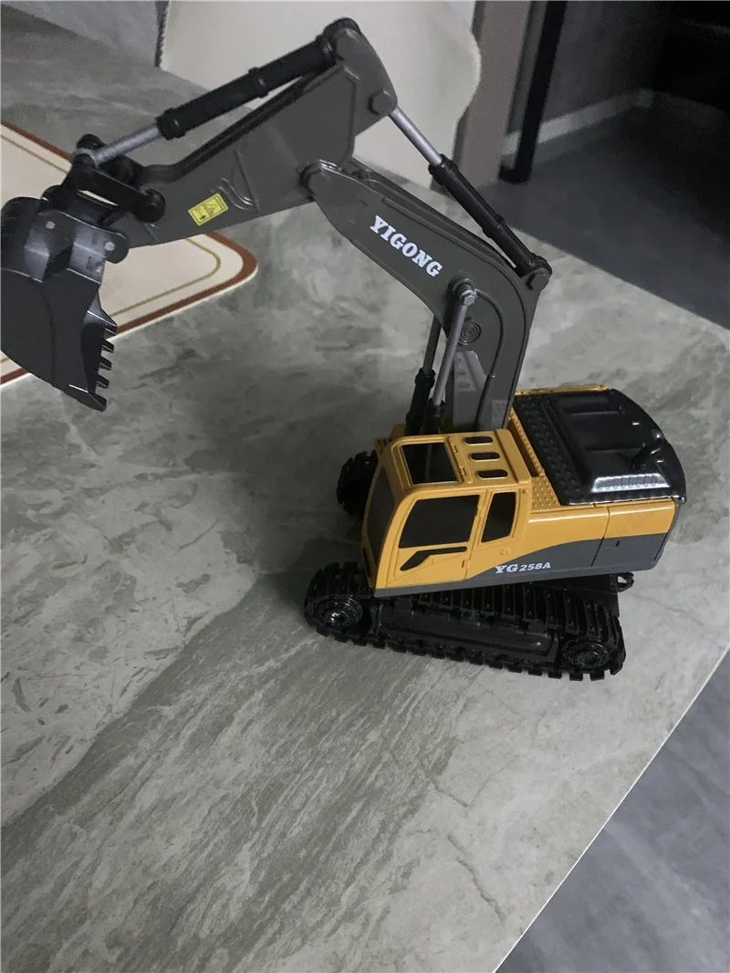 YIGONG Simulation 11 Channel Alloy Remote Control Excavator Toy Remote Control Electric Large Engineering Car Children Toy Gift