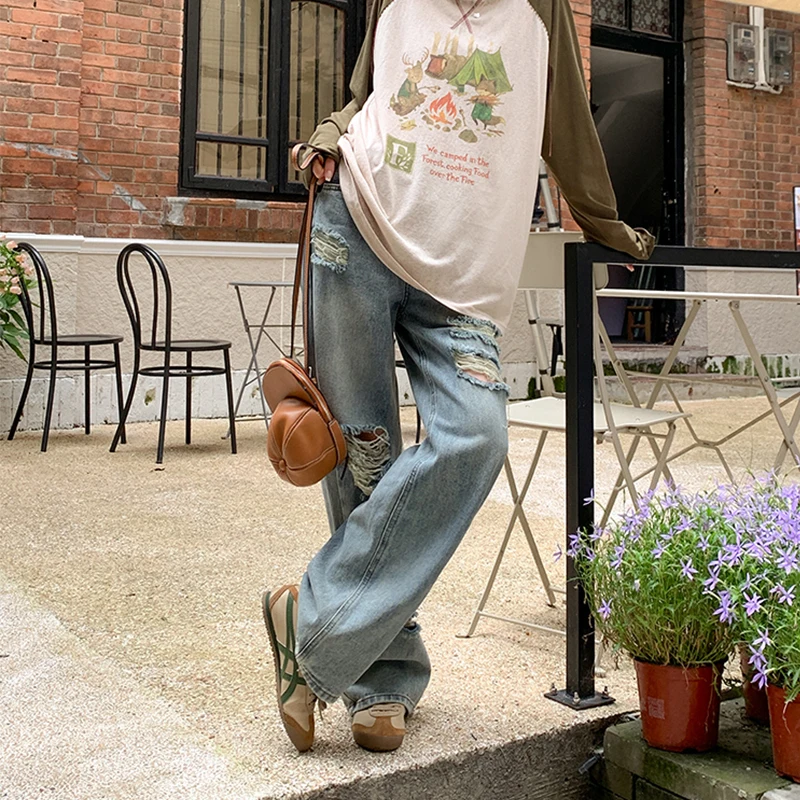 Рисунок 5 - Женские потертые джинсы 2024