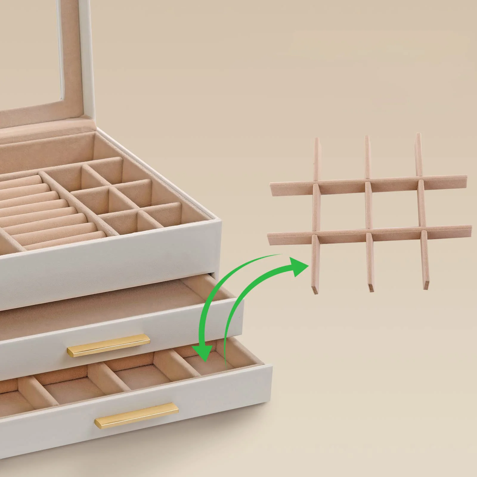 Étui à bijoux de voyage posé dans un intérieur élégant