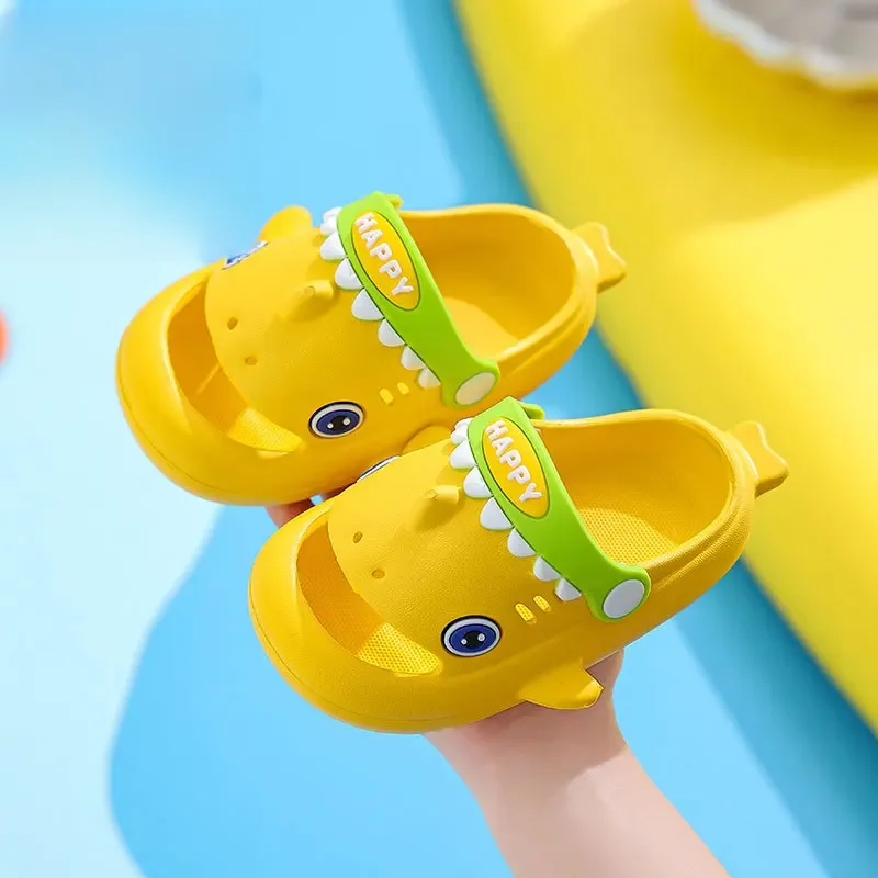 thumbnail image 1 of Zapatillas antideslizantes Shark Eva para mujeres y niños, uso doméstico antideslizante de dibujos animados para interiores, adecuado para el verano, 1 of 4