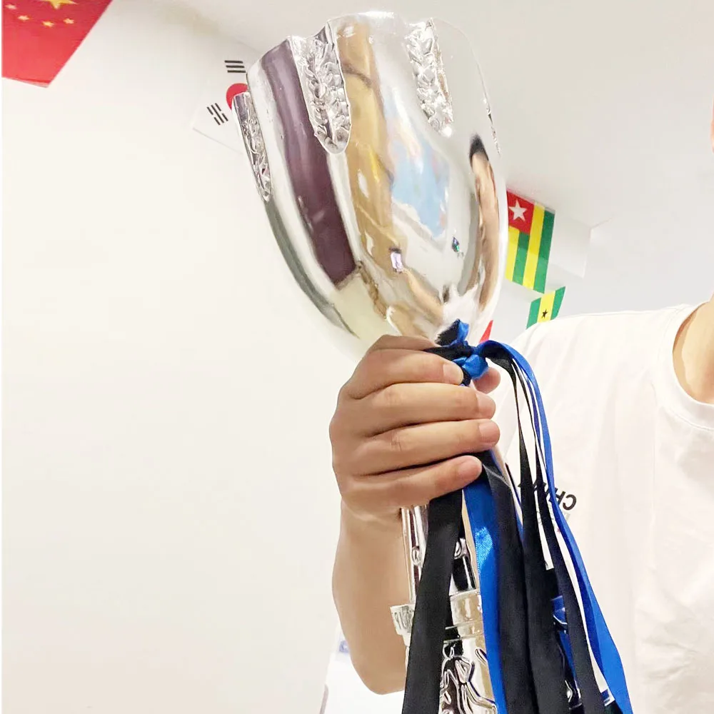 Trofeo Cono Elegante Manici Traforati e Coperchio Altezza 79 cm