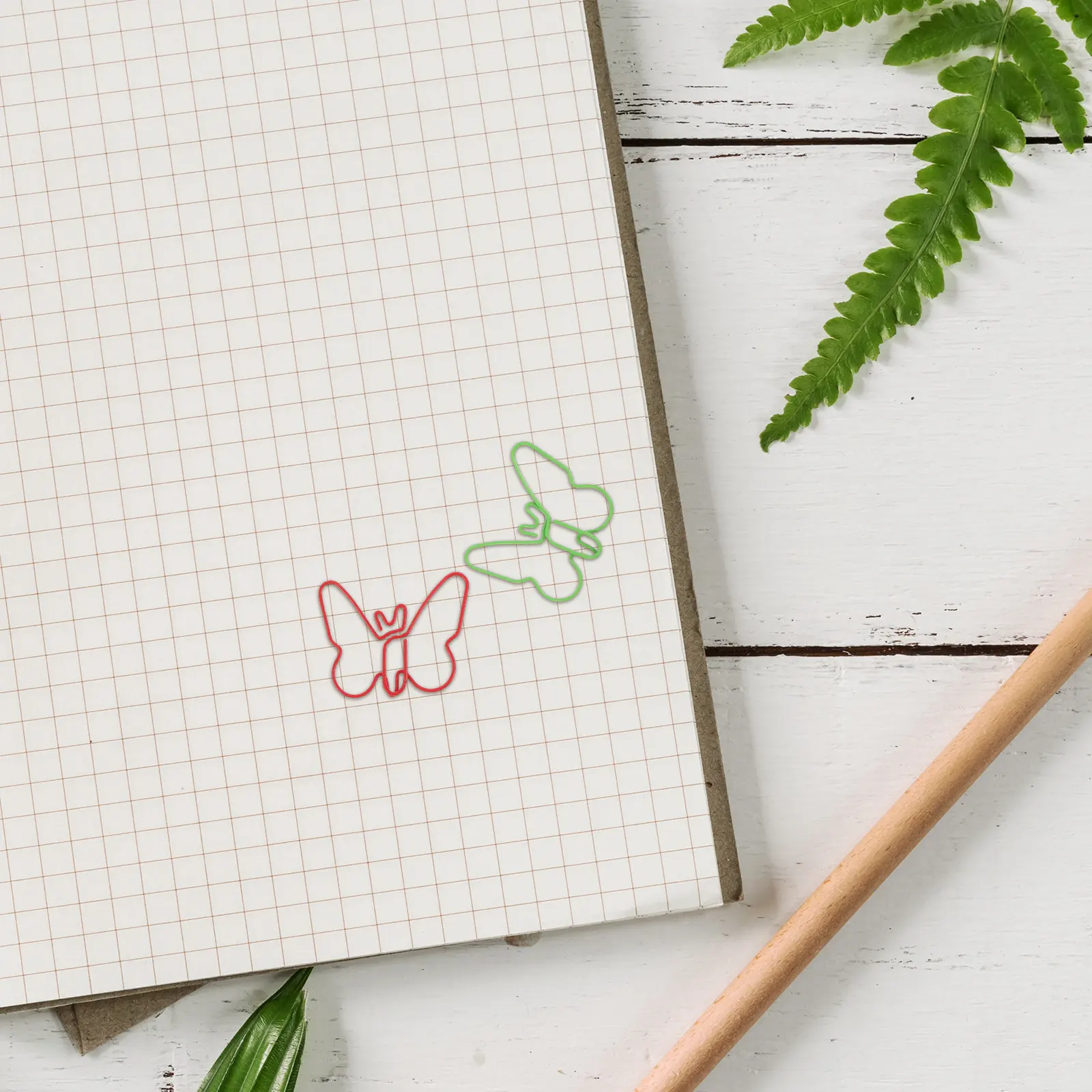 60Pcs 나비 모양의 종이 클립 마카롱 컬러 금속 종이 클립 장식 귀여운 사무실 학교 공예 용품 다채로운