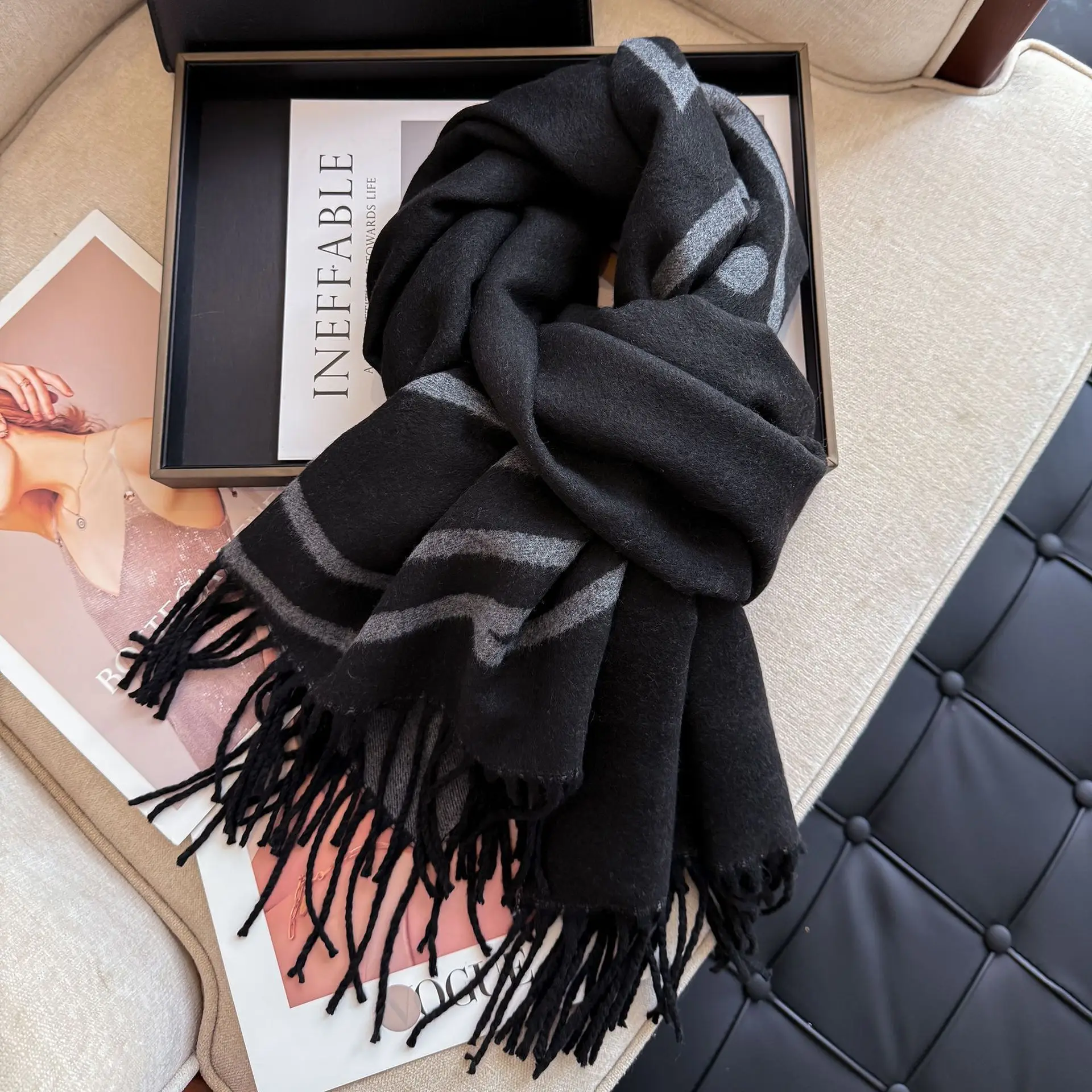 Black-core yarn street style