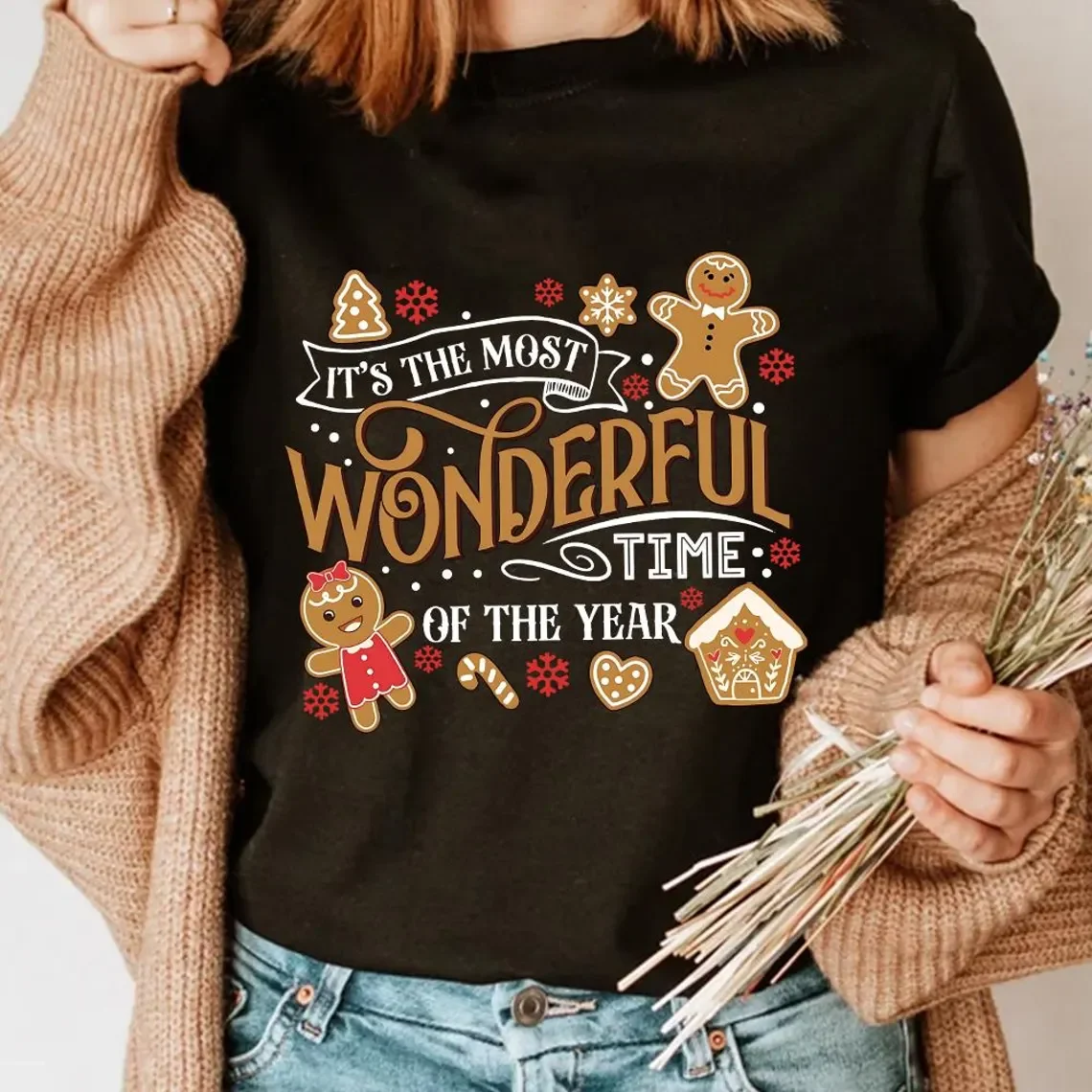 It's the Most Wonderful Time of the Year T-Shirts, Lebkuchen-Weihnachts-T-Shirt, süßes Urlaubsshirt, festliches Oberteil für Cookie-Liebhaber – Detail 3