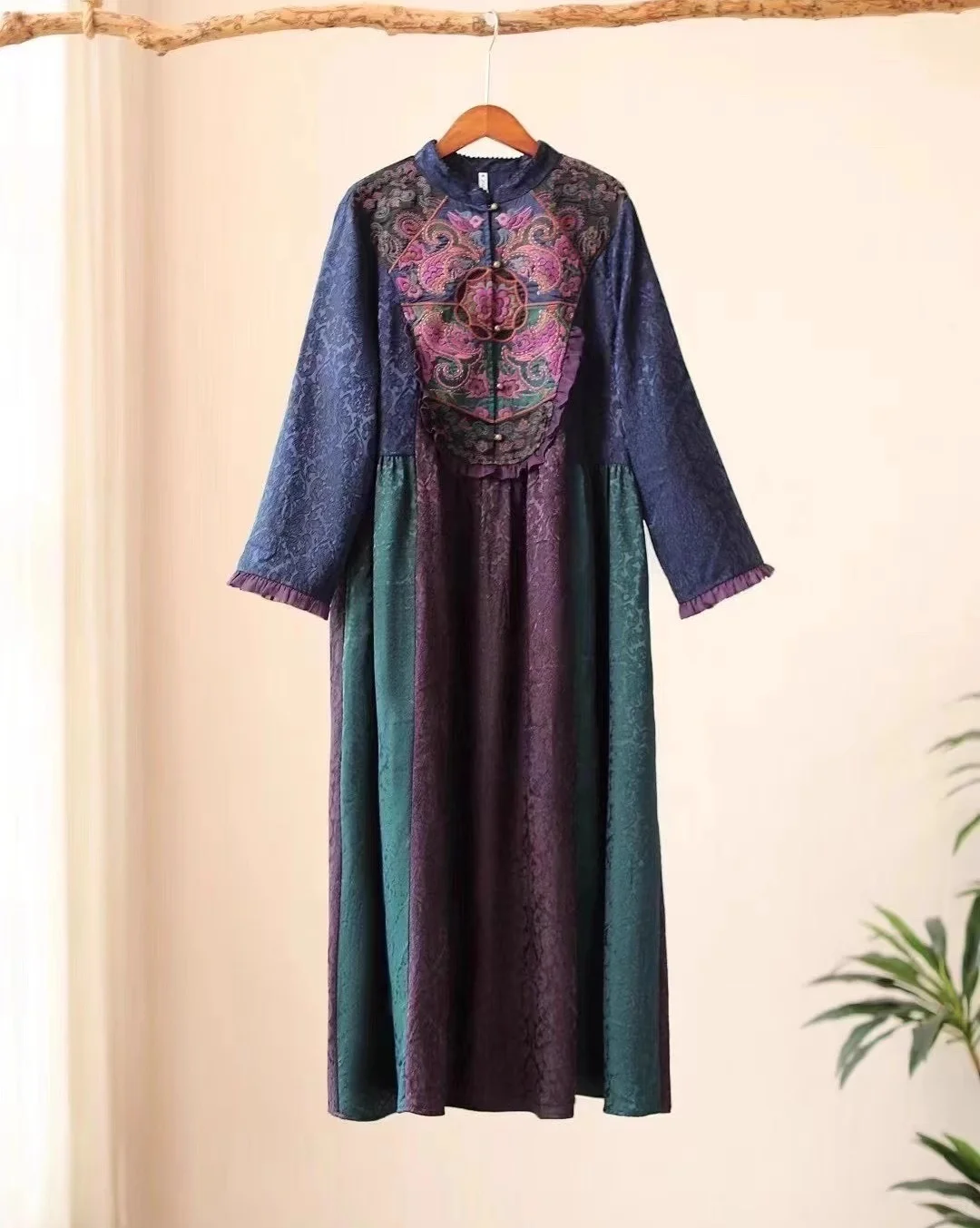 

Luxury Women's dress Spring vintage rayon jacquard long sleeves Long dresses Embroidered Chinese style loose dress high quality