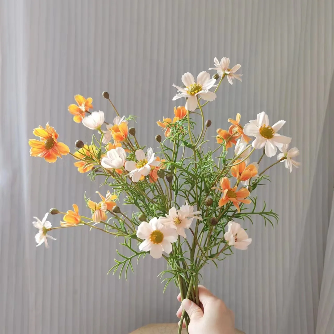 Elegant White Silk Daisy - Lifelike Artificial Flower for Home and Event Decoration