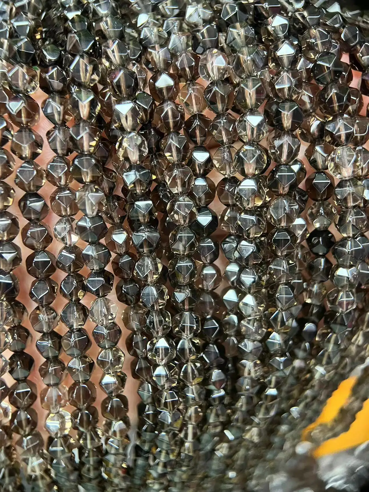 

Граненые оригинальные бусины из натурального хрусталя