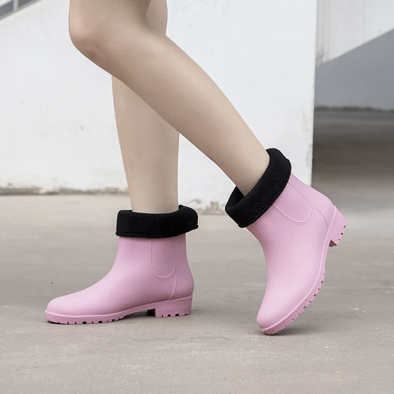 Women's Overshoes Thickened Velvet Warm Water Shoes Short Tube Rain Boots Women's Fashion Style Outerwear Non-slip Rubber Shoes