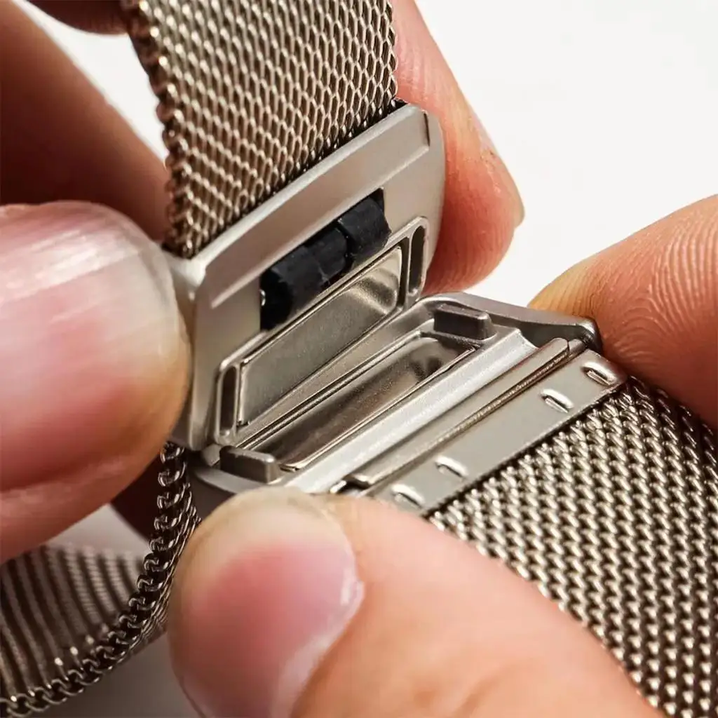 Premium 22mm Metal Mesh Magnetic Strap - Universal Fit