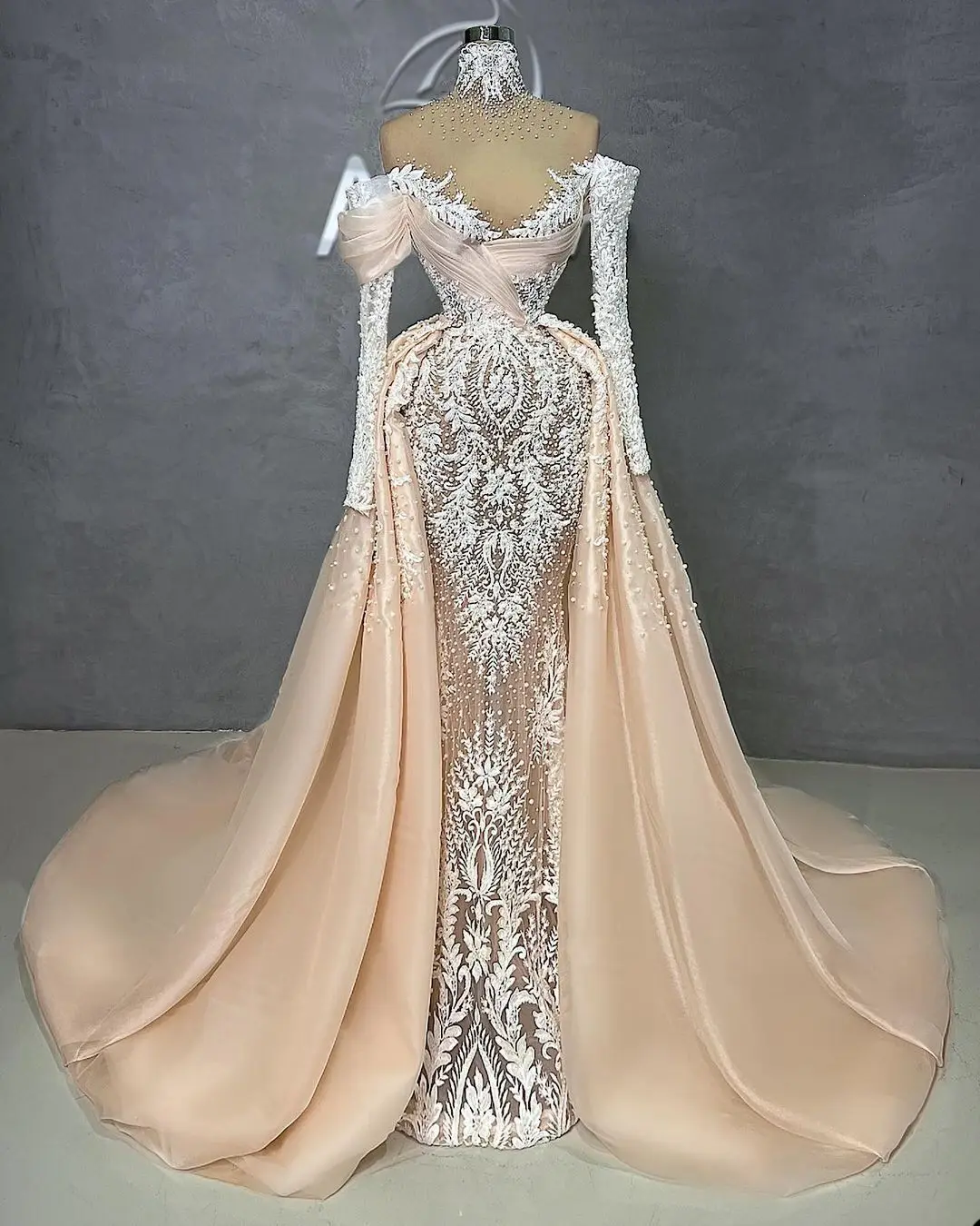 

Exquisite Mermaid Wedding Dresses Pearls Appliques High-Neck Lace Pleats Backless Court Gown Bridal Custom Made Robe De Mariée