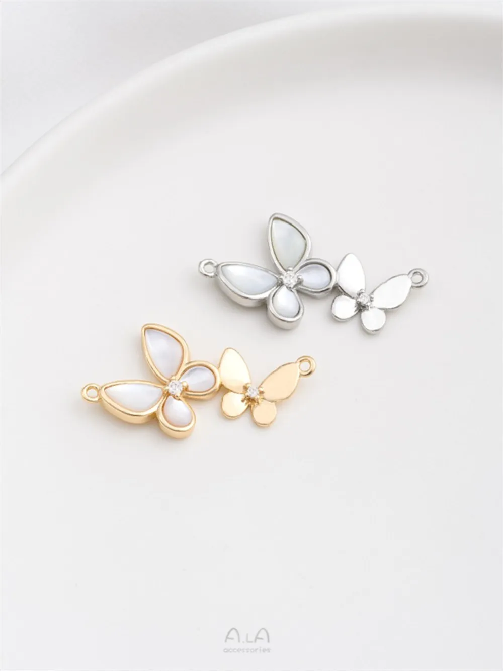 Inlaid with Natural White Butterfly Oyster 14K Gold-filled Double Butterfly Pendant Pearl Necklace DIY Jewelry Charms Accessorie 20pcs kawaii 3d nail art hello kitty shaped nail charms jewelry rhinestones decoration luxury diy manicure accessorie