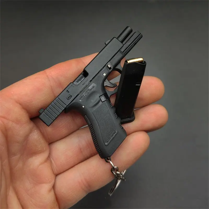 1:3 GLOCK Shell Eject Metal Keychain Model Toy Gun Miniature Alloy Pistol  Collection Toy Gift Pendant