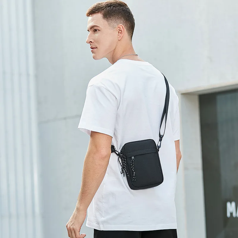 Рисунок 3 - Мужская маленькая сумка на одно плечо