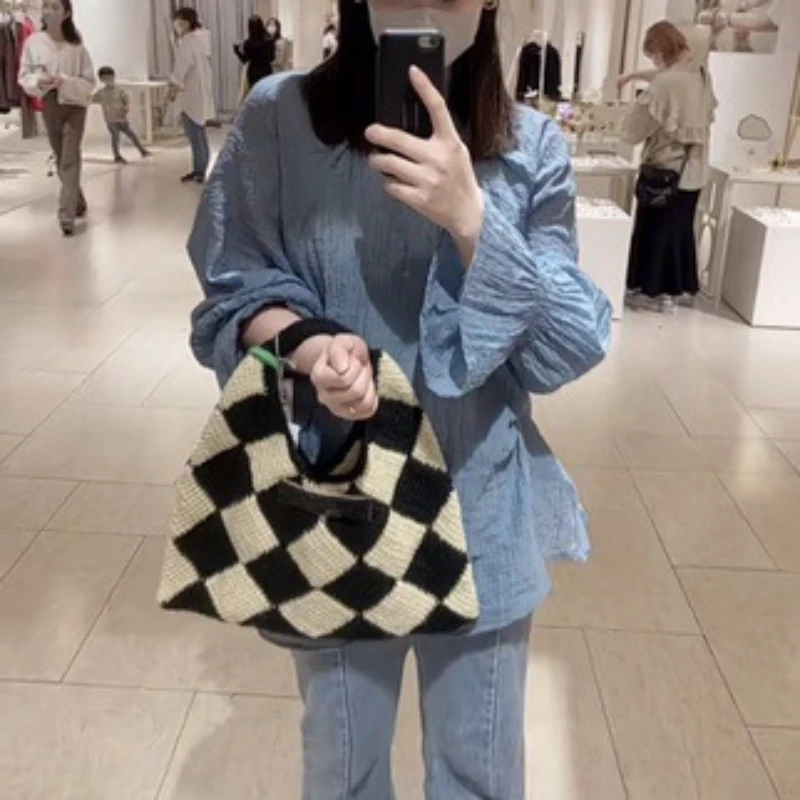 

Designer's wool bag, color matching diamond lattice handbag, handmade knitted bag