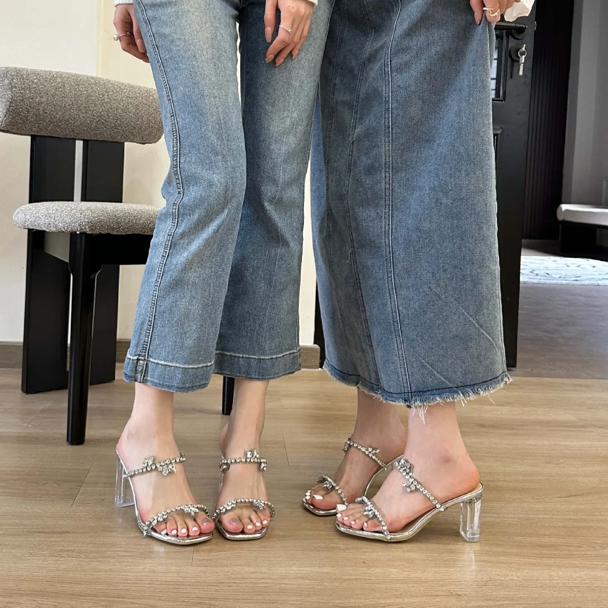 

Шлепанцы женские повседневные, блестящие бежевые сандалии на квадратном каблуке, роскошные Серебристые