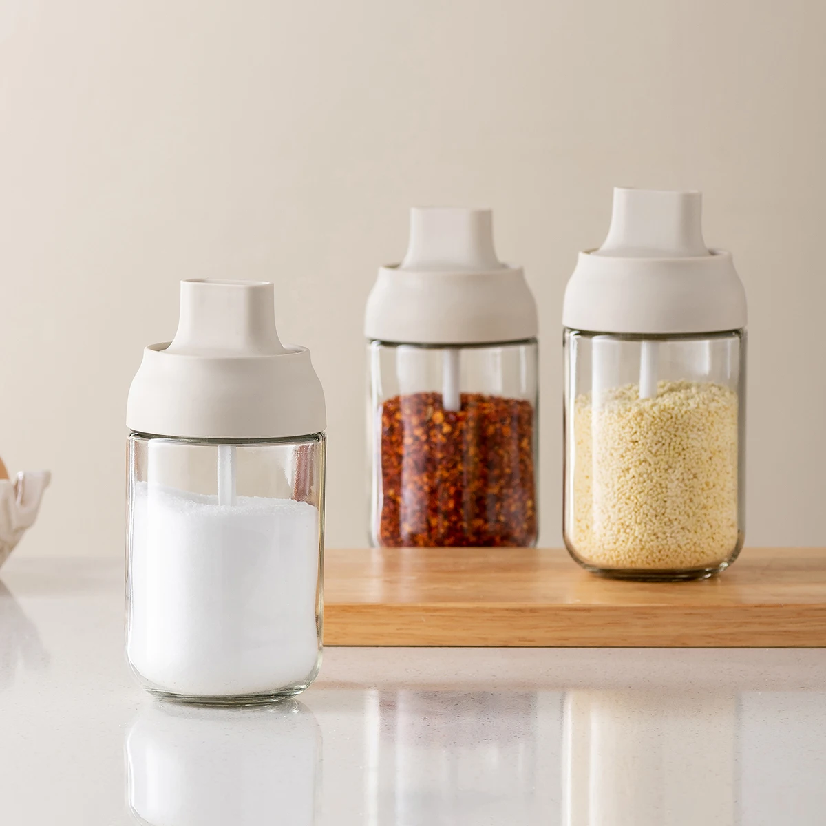 WMMO Seasoning Jar with Integrated Spoon Cover Food Grade Lead-free Soda-lime Glass Kitchen Salt and Spice Storage Jar