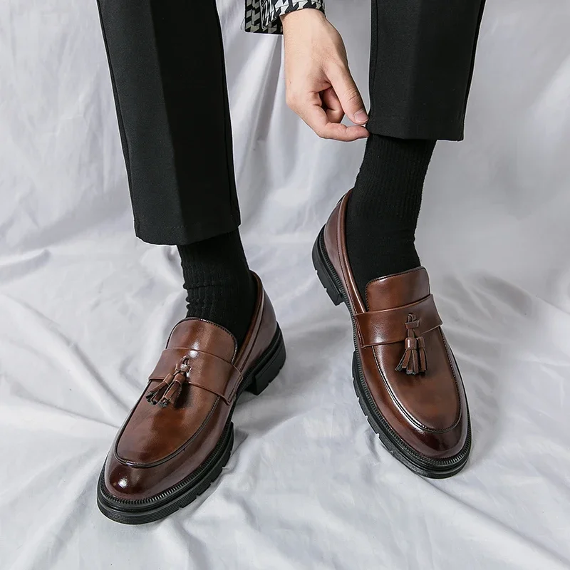 Loafers Men PU Tassel Decoration Low Heel Solid Color Business Dress Shoes Comfortable Fashion Classic Men Single Shoes