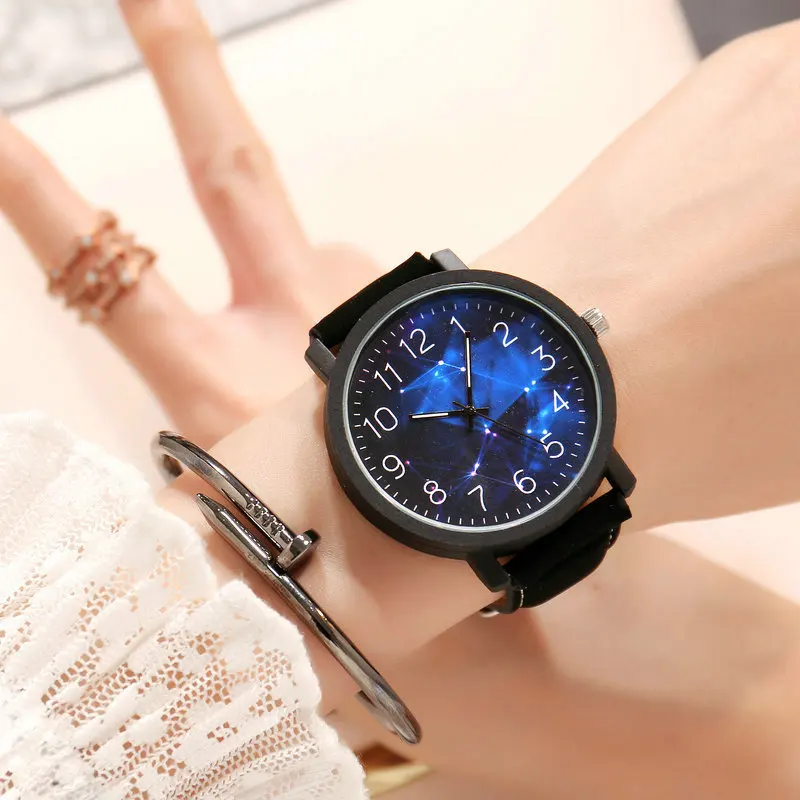 Retro watch girls students Korean version of the simple art belt trend big plate personality couple trendy men's watch