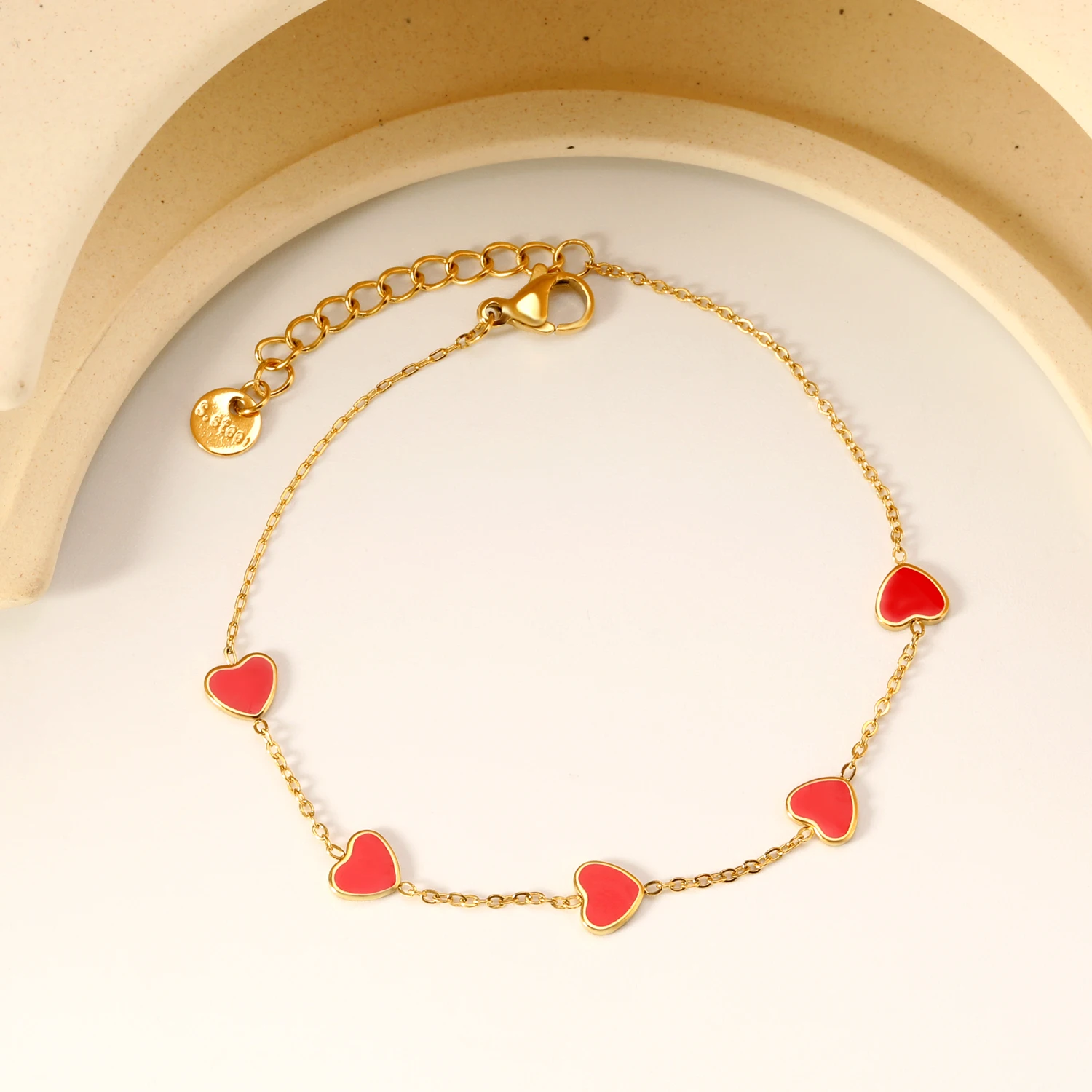 LUXUKISSKIDS Modische koreanische Armbänder mit roten Herzanhängern, kleine Acryl-Liebesanhänger in Pink/Schwarz für Mädchen/Frauen, verstellbarer Schmuck für das Handgelenk