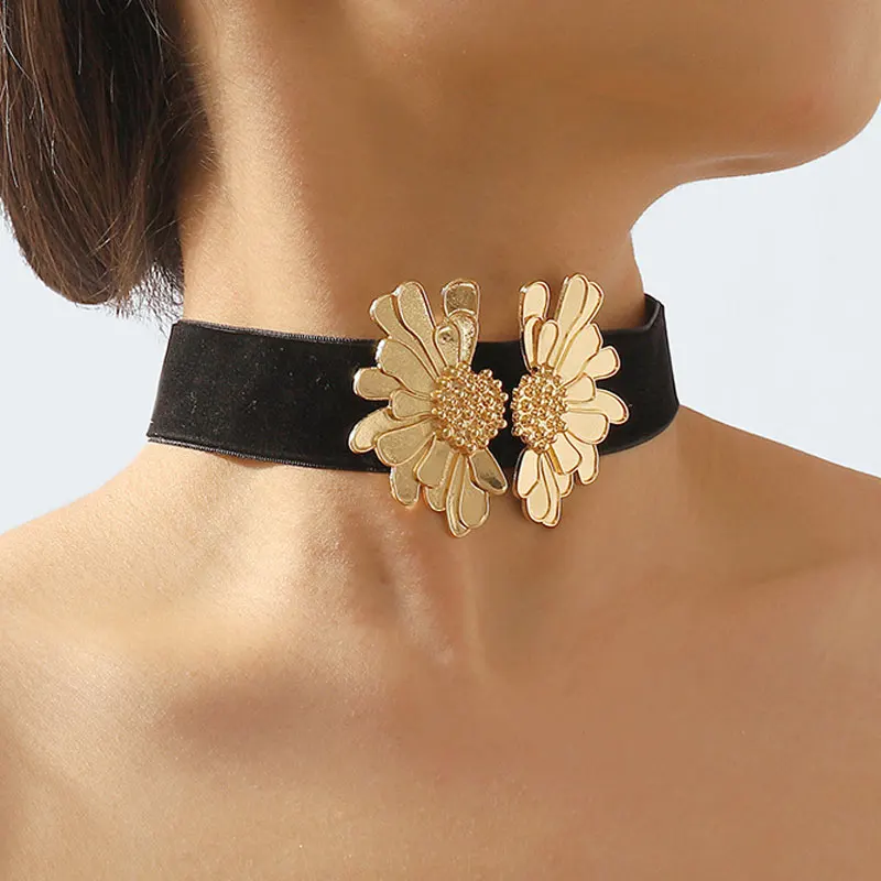 

Женское Ожерелье в готическом стиле, золотистое симметричное ожерелье с цветком, свадебное черное бархатное колье, ювелирное изделие в стиле панк, 2023